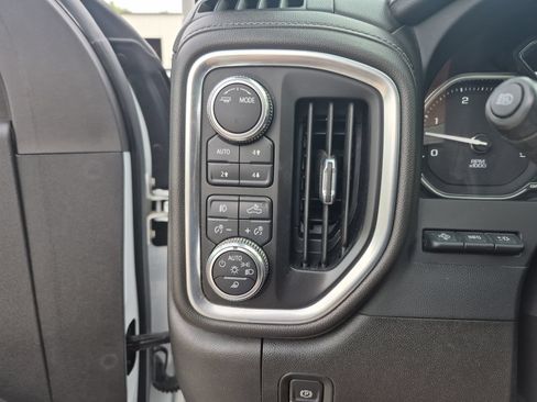 Used 2022 GMC Sierra 3500 Denali w/ Denali Ultimate Package AWD/4WD image 18