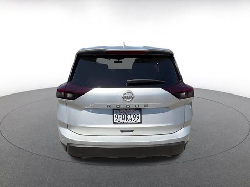 Used 2025 Nissan Rogue SV FWD image 12