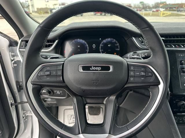 Used 2023 Jeep Grand Cherokee Laredo w/ Luxury Tech Group I AWD/4WD image 11