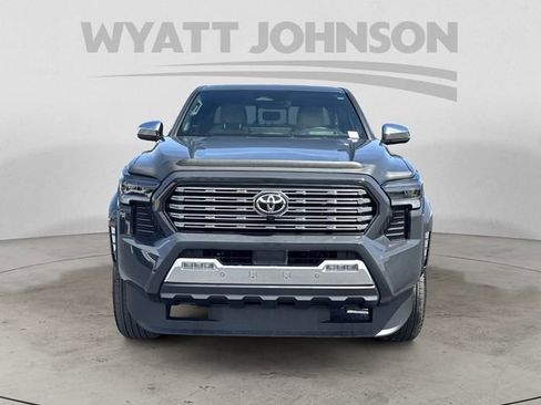 Used 2025 Toyota Tacoma Limited AWD/4WD image 8