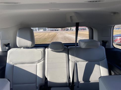 Used 2025 Ford Expedition Platinum image 26