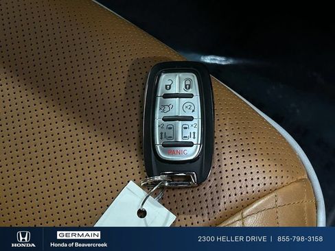 Used 2021 Chrysler Pacifica Pinnacle FWD image 28