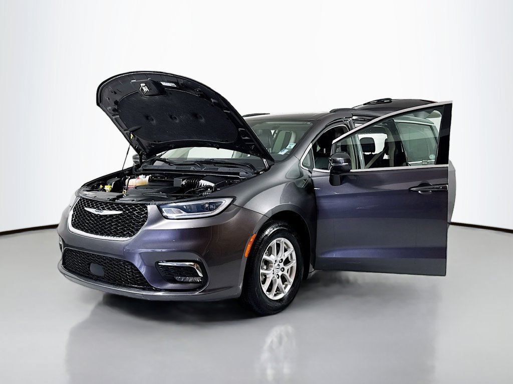 Used 2022 Chrysler Pacifica Touring-L FWD image 17