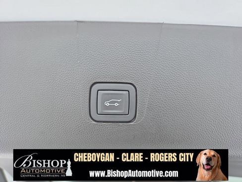 Used 2023 Chevrolet Traverse LT w/ Midnight/Sport Edition image 16