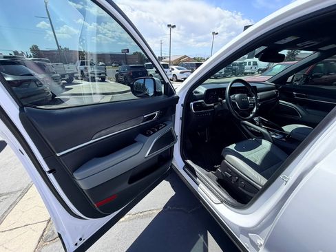 Used 2023 Kia Telluride SX X-Line AWD/4WD image 9