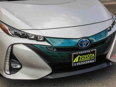 Used 2017 Toyota Prius Prime Advanced image 5