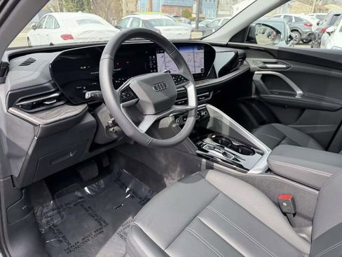 Used 2025 Audi Q5 Premium w/ Convenience Package image 8