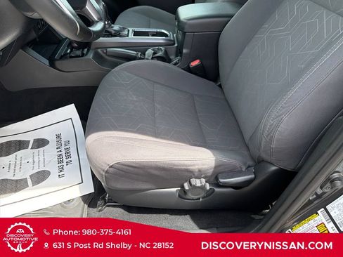 Used 2018 Toyota Tacoma TRD Sport w/ Technology Package AWD/4WD image 12