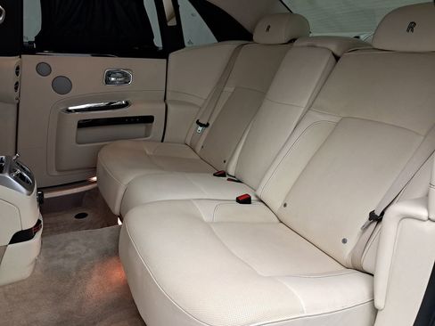 Used 2011 Rolls-Royce Ghost image 31