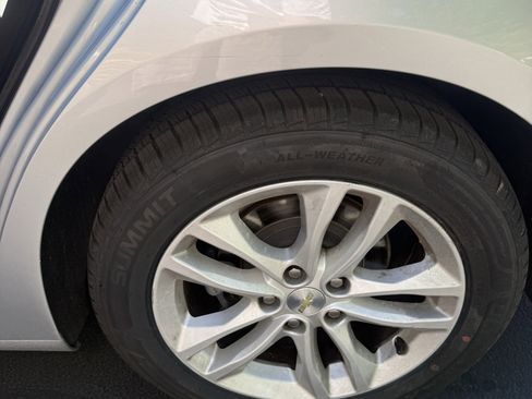 Used 2017 Chevrolet Malibu LT FWD image 11