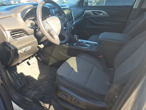 Used 2021 Chevrolet Traverse LT image 3