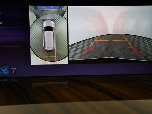 Used 2025 Cadillac Escalade Sport Platinum w/ LPO, ONYX Package image 29