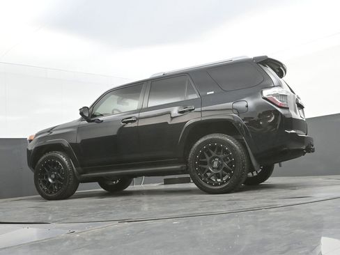 Used 2017 Toyota 4Runner SR5 AWD/4WD image 35
