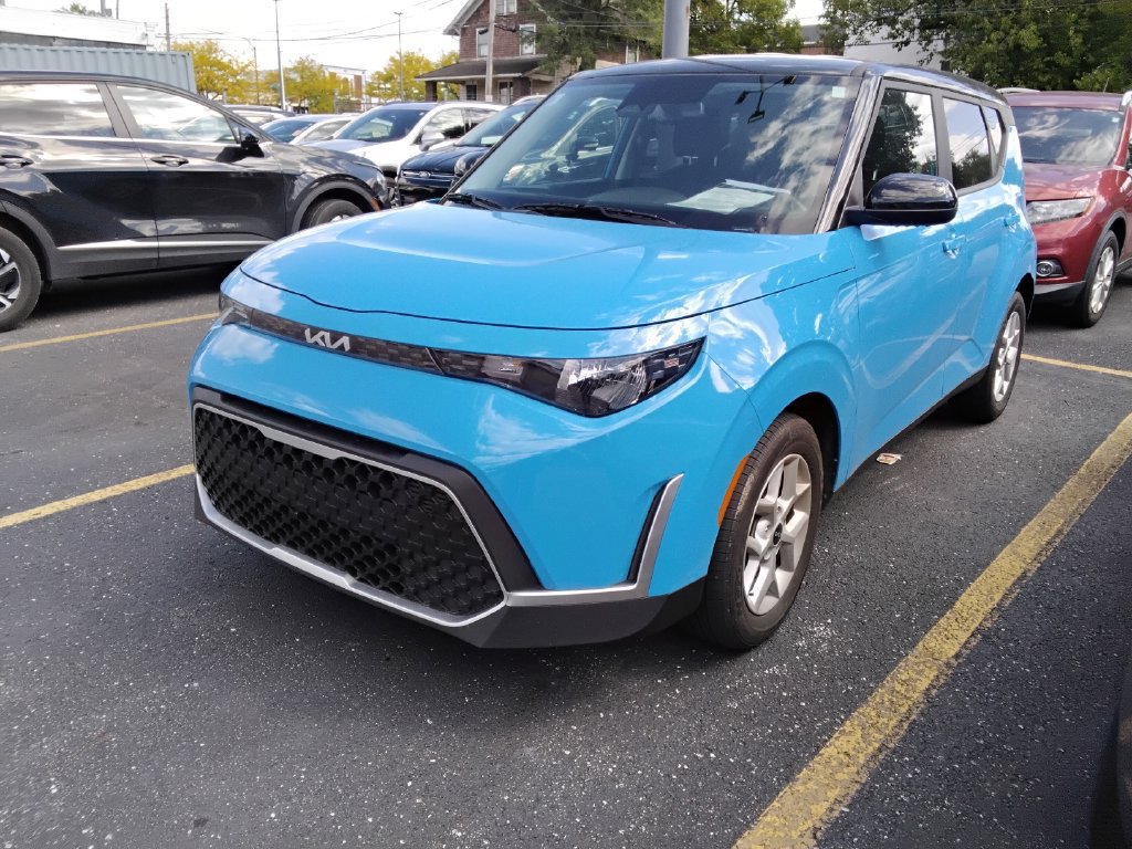 Used 2024 Kia Soul S FWD image 2