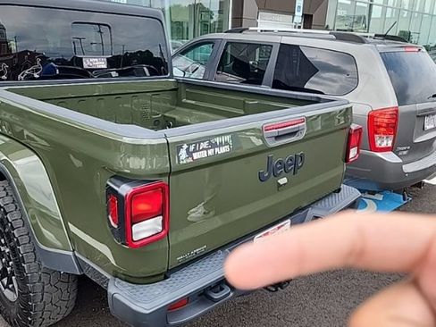Used 2022 Jeep Gladiator Sport AWD/4WD image 7