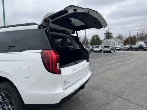 Used 2025 Ford Expedition Active image 46