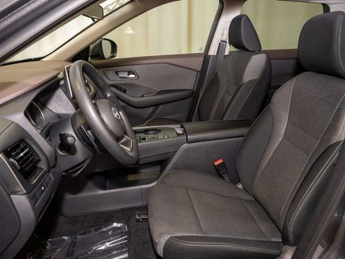 Used 2023 Nissan Rogue SV image 10