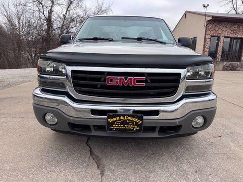 Used 2005 GMC Sierra 1500 SLE w/ Light Duty Power Package image 2