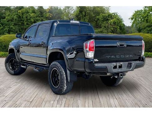 Used 2021 Toyota Tacoma TRD Sport w/ TRD Premium Sport Package image 4