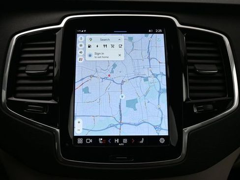 Used 2024 Volvo XC90 T8 Plus image 12