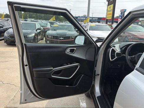 Used 2021 Kia Soul LX FWD image 12