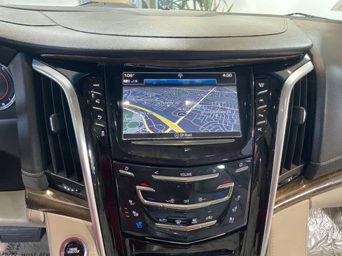 Used 2020 Cadillac Escalade Luxury w/ LPO, Radiant Package AWD/4WD image 12