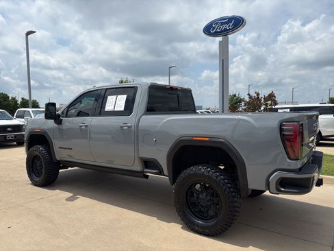 Used 2024 GMC Sierra 2500 AT4 w/ AT4 Premium Plus Package AWD/4WD image 3