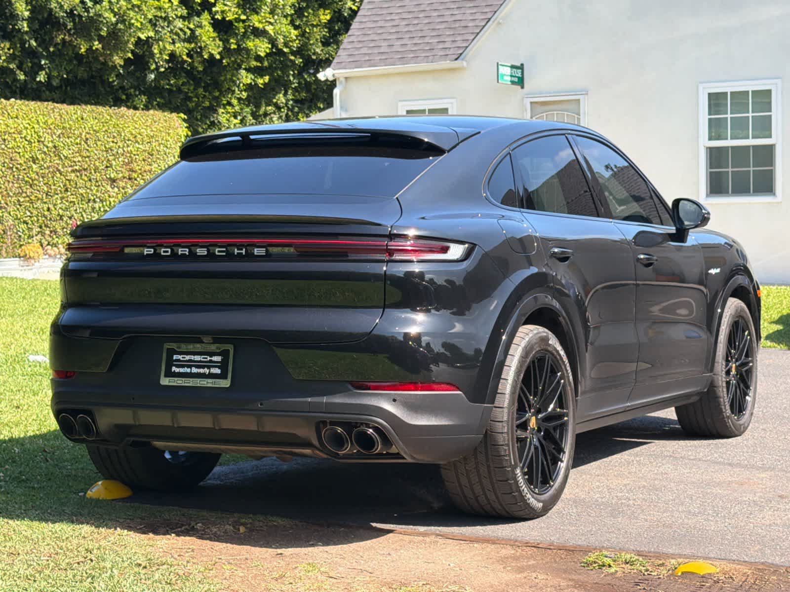 Used 2024 Porsche Cayenne Coupe AWD/4WD image 8