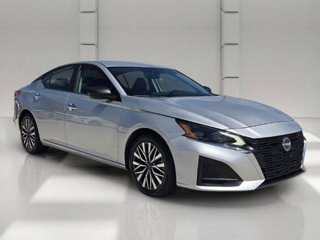 Used 2024 Nissan Altima 2.5 SV FWD image 7