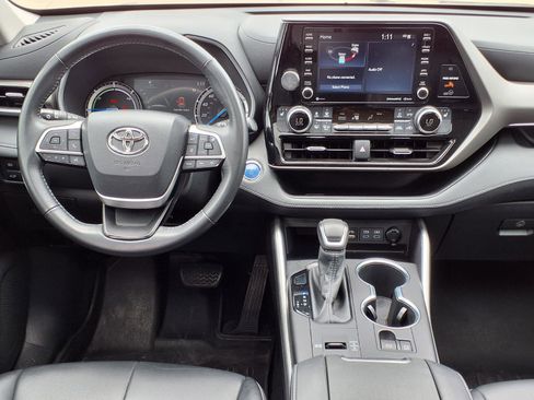 Used 2022 Toyota Highlander XLE FWD image 12