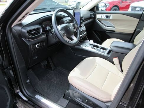 Certified 2023 Ford Explorer Limited w/ Limited Technology Package AWD/4WD image 3