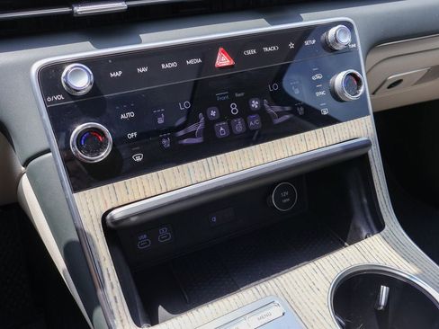 Used 2025 Genesis GV80 2.5T Advanced AWD/4WD image 16