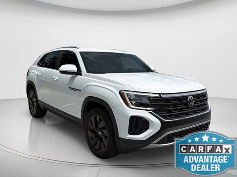 Certified 2024 Volkswagen Atlas Cross Sport SE w/ Panoramic Sunroof Package FWD image 3