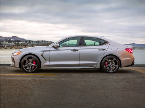 Used 2021 Genesis G70 2.0T RWD image 1
