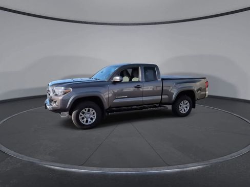 Used 2016 Toyota Tacoma TRD Off-Road image 4