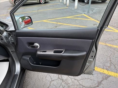 Used 2008 Nissan Versa Hatchback FWD image 27