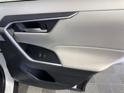 Used 2021 Toyota RAV4 XLE w/ Convenience Package image 26