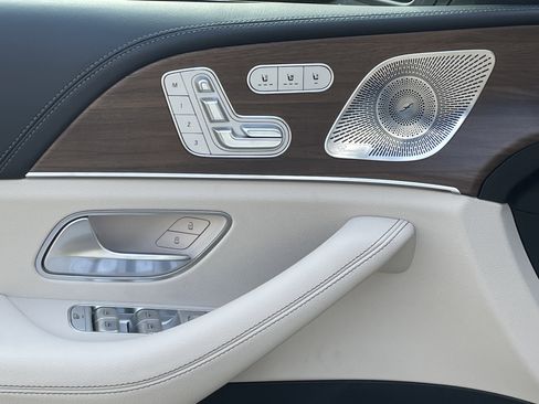 New 2026 Mercedes-Benz GLS 580 4MATIC image 18