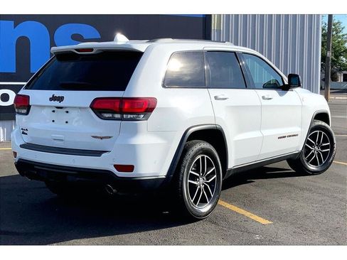 Used 2018 Jeep Grand Cherokee Trailhawk w/ Trailhawk Luxury Group AWD/4WD image 15