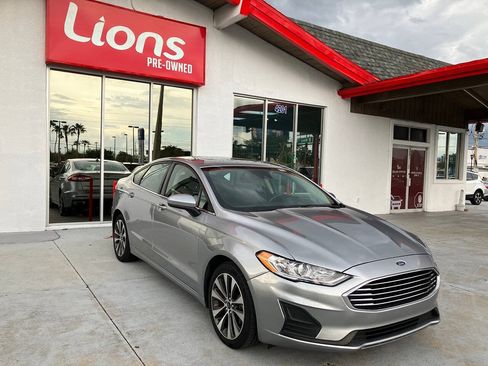 Used 2020 Ford Fusion SE AWD/4WD image 2