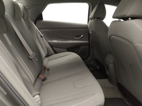 Used 2024 Hyundai Elantra SEL FWD image 19