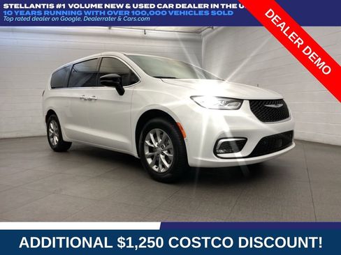 New 2026 Chrysler Pacifica Select FWD image 1