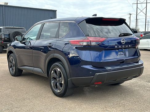 Certified 2025 Nissan Rogue SV image 6