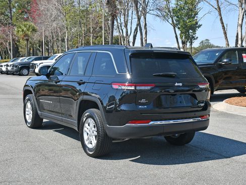 Used 2024 Jeep Grand Cherokee Laredo w/ Luxury Tech Group I AWD/4WD image 3