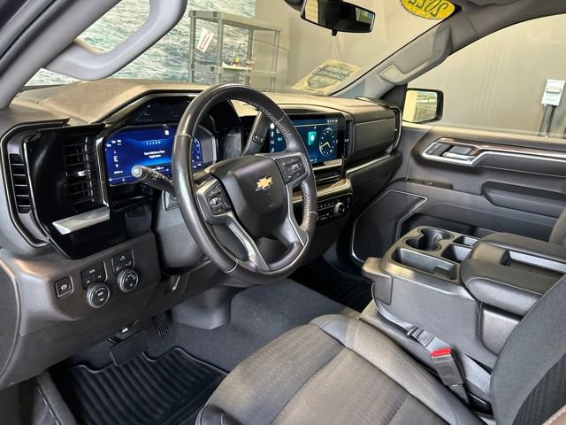 Used 2022 Chevrolet Silverado 1500 LT AWD/4WD image 2