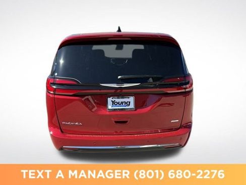 New 2026 Chrysler Pacifica Select AWD/4WD image 9