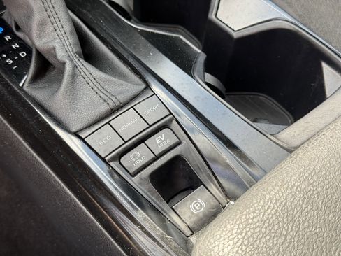 Used 2025 Toyota Camry LE image 25