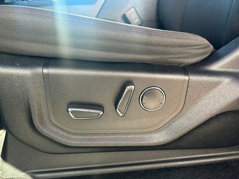 Used 2017 Ford F150 XLT w/ Equipment Group 302A Luxury AWD/4WD image 16