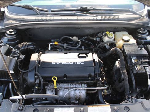 Used 2014 Chevrolet Cruze LS FWD image 17