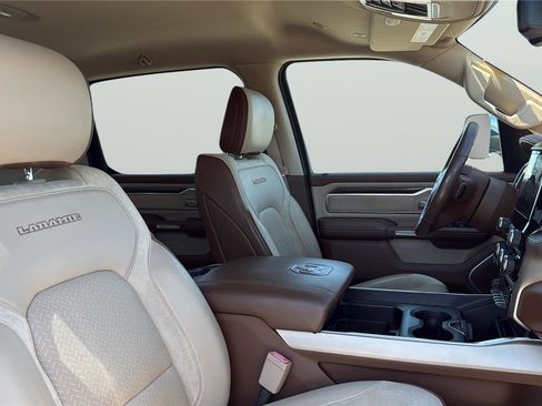 Used 2019 RAM 1500 Laramie AWD/4WD image 15